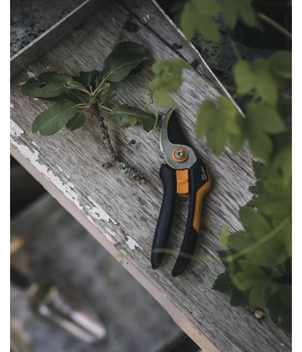 Fiskars - M-P321 Bypass Solid Budama Makası 1057162