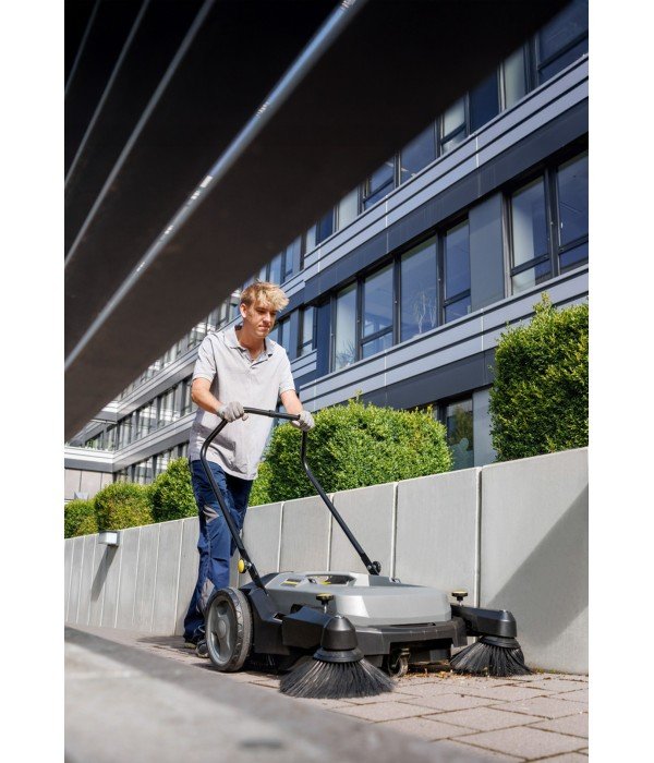 Karcher - KM 70/20 C 2SB 2 Yan Fırçalı Arkadan İticili Tip Vakumlu Süpürge